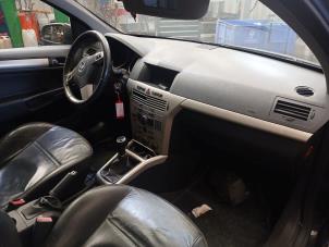 Opel Astra H SW 1.6 16V Twinport Vehículo de desguace (2007, Negro)