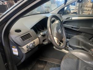 Opel Astra H SW 1.6 16V Twinport Vehículo de desguace (2007, Negro)