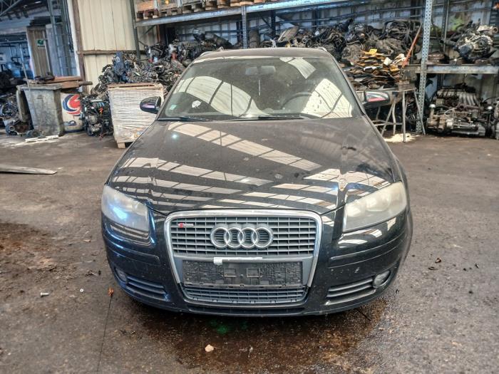 Audi A3 Sportback 2.0 T FSI 16V Quattro Samochód złomowany (2006, Czarny)