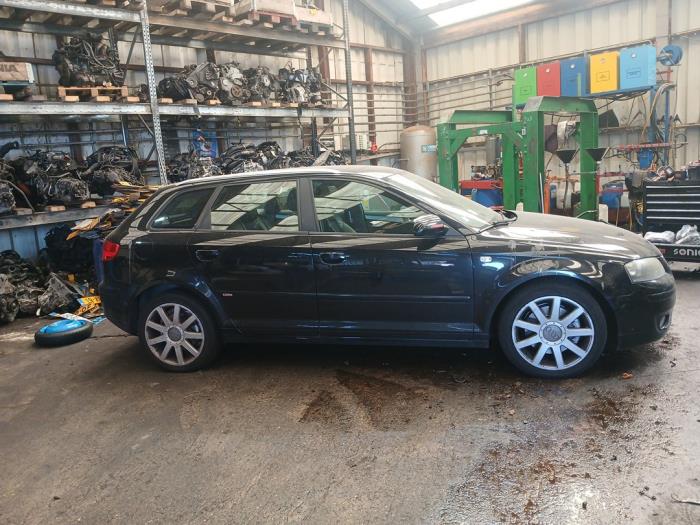 Audi A3 Sportback 2.0 T FSI 16V Quattro Samochód złomowany (2006, Czarny)