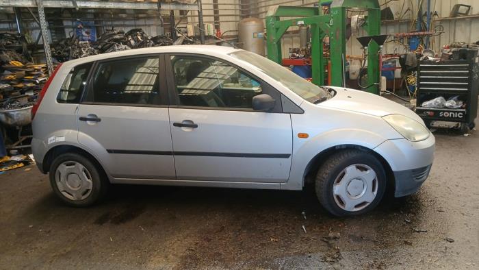 Ford Fiesta 5 1.3 Vehículo de desguace (2005, Gris)
