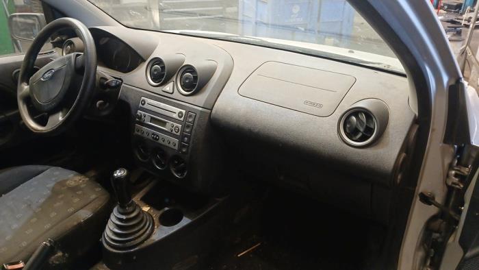 Ford Fiesta 5 1.3 Vehículo de desguace (2005, Gris)