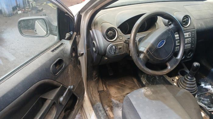 Ford Fiesta 5 1.3 Vehículo de desguace (2005, Gris)