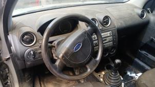 Ford Fiesta 5 1.3 Vehículo de desguace (2005, Gris)