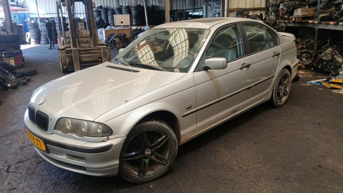 BMW 3 serie 318i  (Desguace)