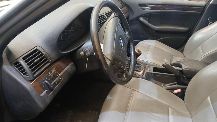 BMW 3 serie 318i Vehículo de desguace (1998, Gris)