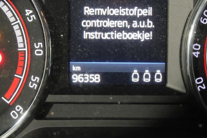 Skoda Octavia Combi 2.0 TDI RS 16V 4x4 Épave (2018, Gris)