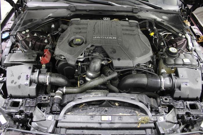 Jaguar XF 3.0 S V6 D 24V Salvage vehicle (2019, Bordeaux)