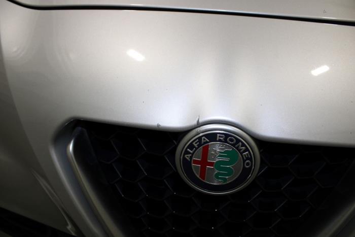 Alfa Romeo Giulia Samochód złomowany (2017, Szary)