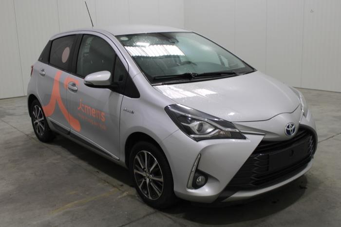 Toyota Yaris III 1.5 16V Hybrid Salvage vehicle (2020, Gray)