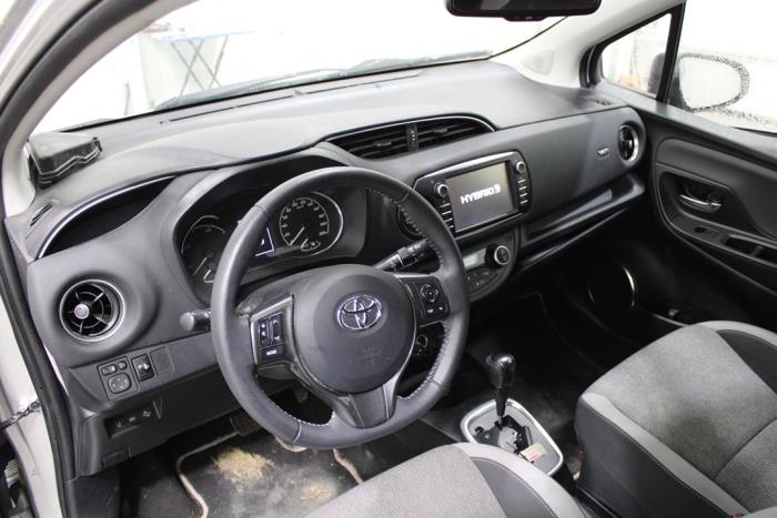 Toyota Yaris III 1.5 16V Hybrid Épave (2020, Gris)