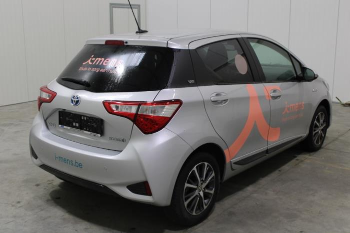 Toyota Yaris III 1.5 16V Hybrid Vehículo de desguace (2020, Gris)