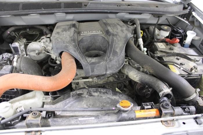 Isuzu D-Max 2.5 D Twin Turbo 4x4 Salvage vehicle (2015, Gray)