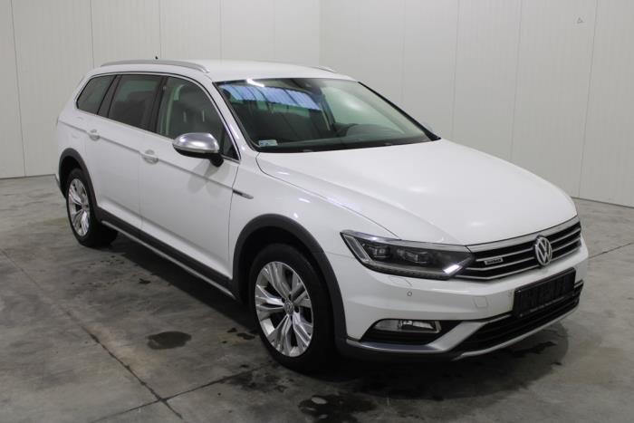 Volkswagen Passat Variant 2.0 TDI 16V 190 4Motion Épave (2017, Blanc)