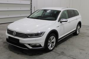 Volkswagen Passat Variant 2.0 TDI 16V 190 4Motion Épave (2017, Blanc)