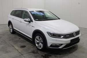 Volkswagen Passat Variant 2.0 TDI 16V 190 4Motion Épave (2017, Blanc)