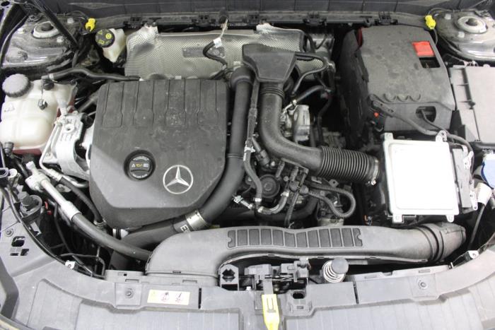 Mercedes GLB 1.3 GLB-200 Turbo 16V Épave (2022, Noir)