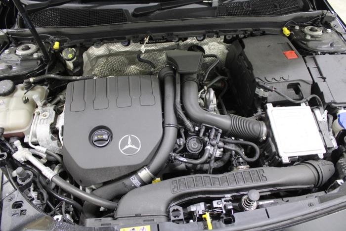 Mercedes CLA 1.3 CLA-180 Turbo 16V Samochód złomowany (2019, Czarny)