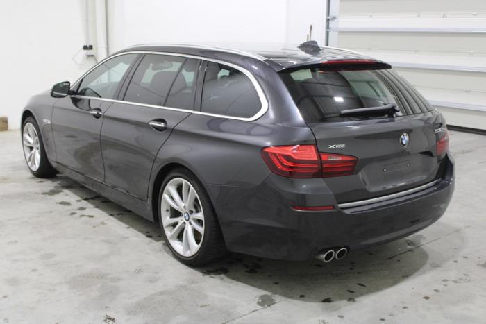 BMW 5 serie Touring 530d xDrive 24V Blue Performance Schrottauto 