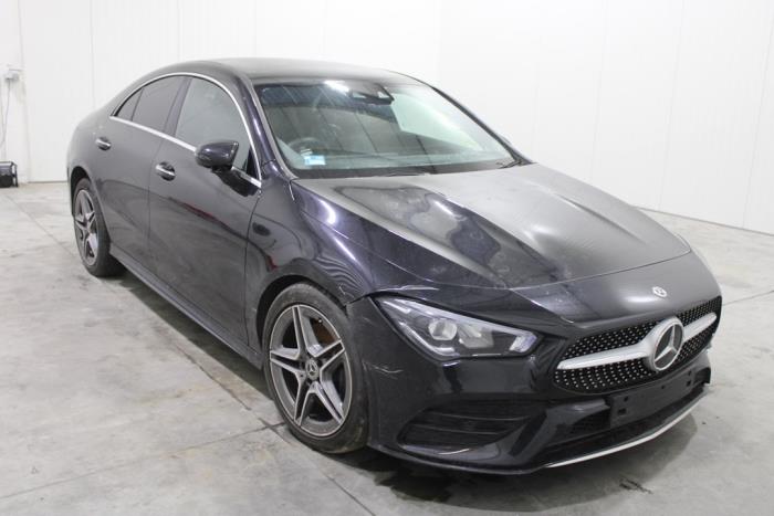 Mercedes CLA 2.0 CLA-220d Skrotfordon (2019, ZWART)