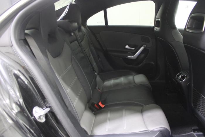 Mercedes CLA 2.0 CLA-220d Skrotfordon (2019, ZWART)