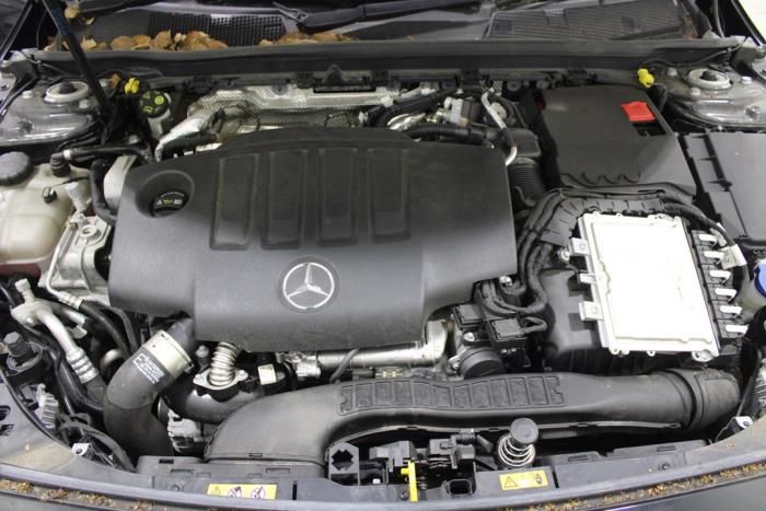 Mercedes CLA 2.0 CLA-220d Skrotfordon (2019, ZWART)