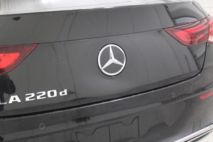 Mercedes CLA 2.0 CLA-220d Skrotfordon (2019, ZWART)