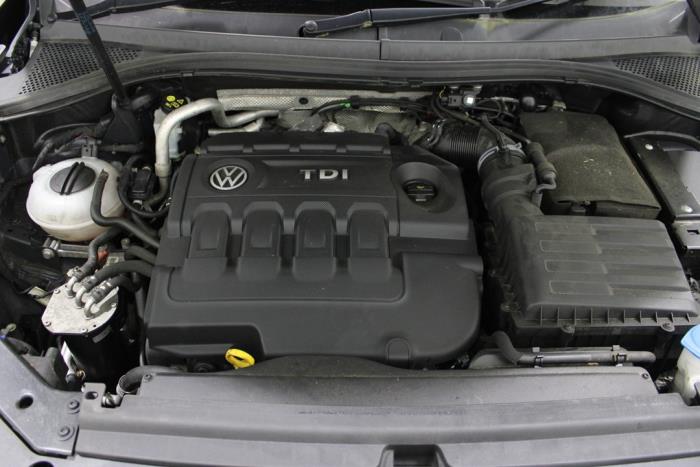 Volkswagen Tiguan 2.0 TDI 16V BlueMotion Technology SCR Samochód złomowany (2016, Czarny)