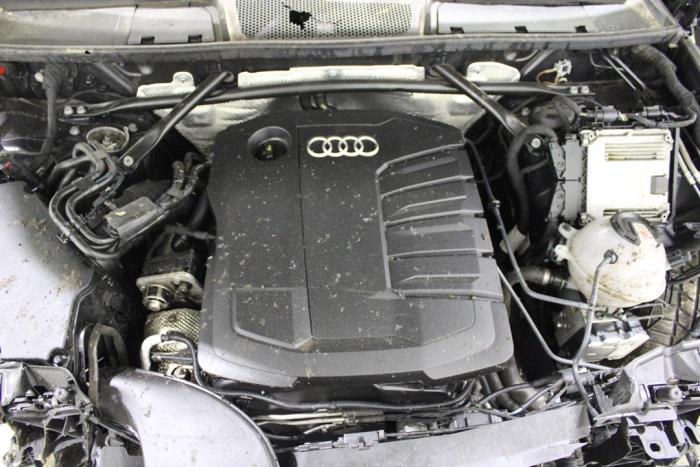 Audi Q5 Samochód złomowany (2022, Czarny)