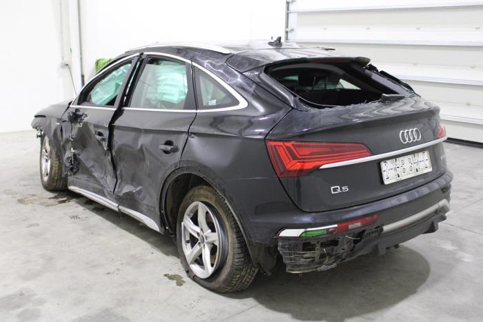 Audi Q5 Samochód złomowany (2022, Czarny)