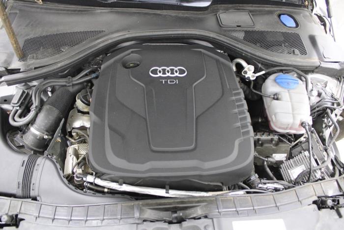 Audi A6 Avant 2.0 TDI 16V Samochód złomowany (2018, Szary)