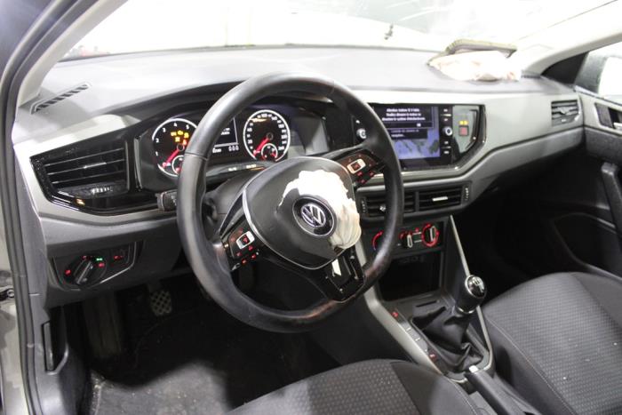 Volkswagen Polo VI 1.0 TSI 12V Samochód złomowany (2019, Brazowy)