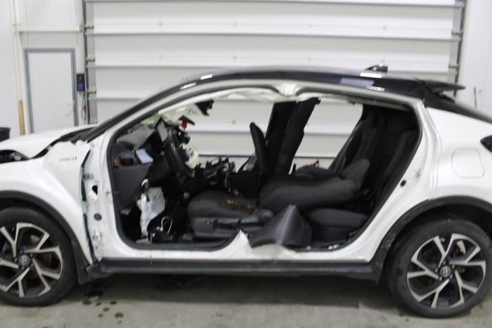 Toyota C-HR 1.8 16V Hybrid Schrottauto (2020, Weiß)