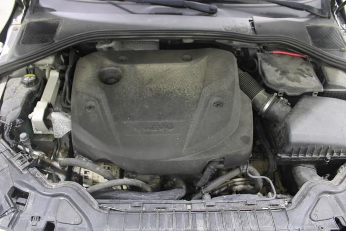 Volvo V60 I 2.0 D4 16V Samochód złomowany (2017, Szary)