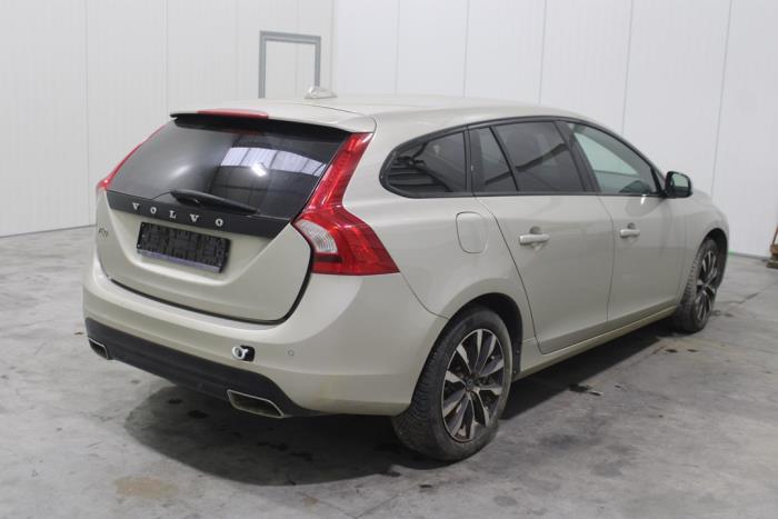 Volvo V60 I 2.0 D4 16V Samochód złomowany (2017, Szary)