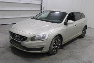 Volvo V60 I 2.0 D4 16V Samochód złomowany (2017, Szary)