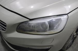 Volvo V60 I 2.0 D4 16V Samochód złomowany (2017, Szary)