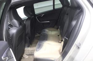 Volvo V60 I 2.0 D4 16V Samochód złomowany (2017, Szary)