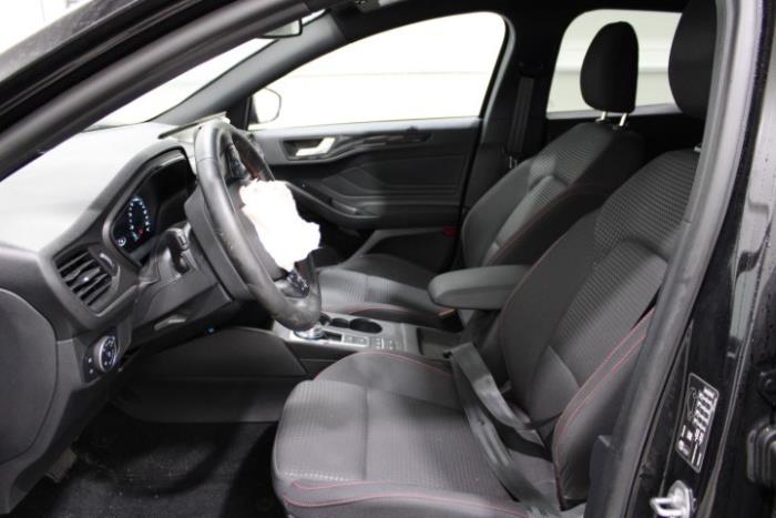 Ford Focus 4 Wagon 1.0 Ti-VCT EcoBoost 12V 125 Épave (2021, Noir)