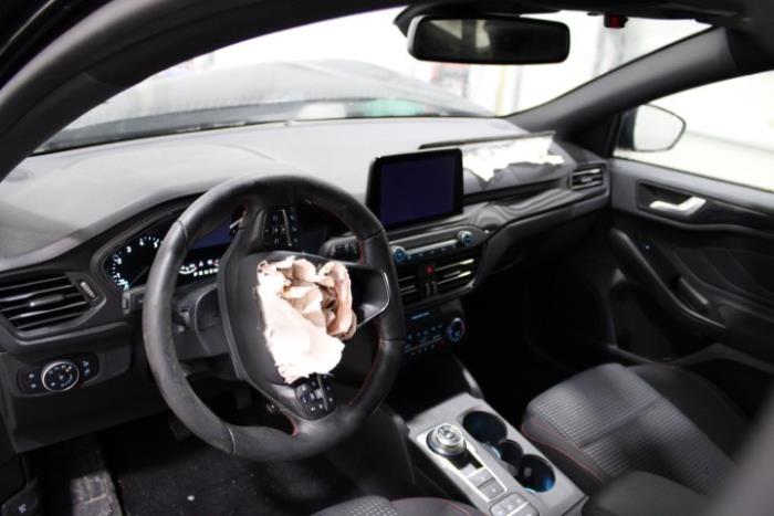 Ford Focus 4 Wagon 1.0 Ti-VCT EcoBoost 12V 125 Épave (2021, Noir)