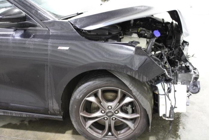 Ford Focus 4 Wagon 1.0 Ti-VCT EcoBoost 12V 125 Épave (2021, Noir)