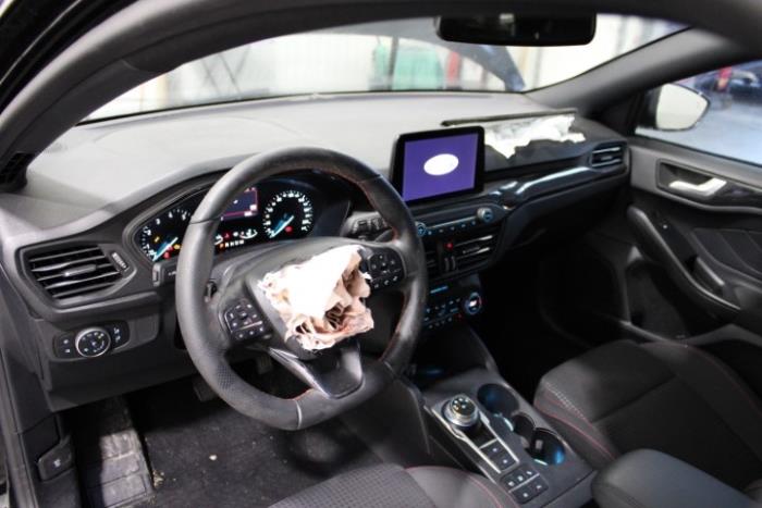 Ford Focus 4 Wagon 1.0 Ti-VCT EcoBoost 12V 125 Épave (2021, Noir)