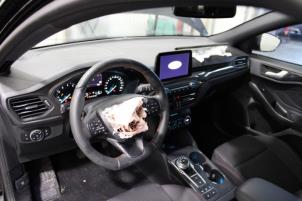 Ford Focus 4 Wagon 1.0 Ti-VCT EcoBoost 12V 125 Épave (2021, Noir)