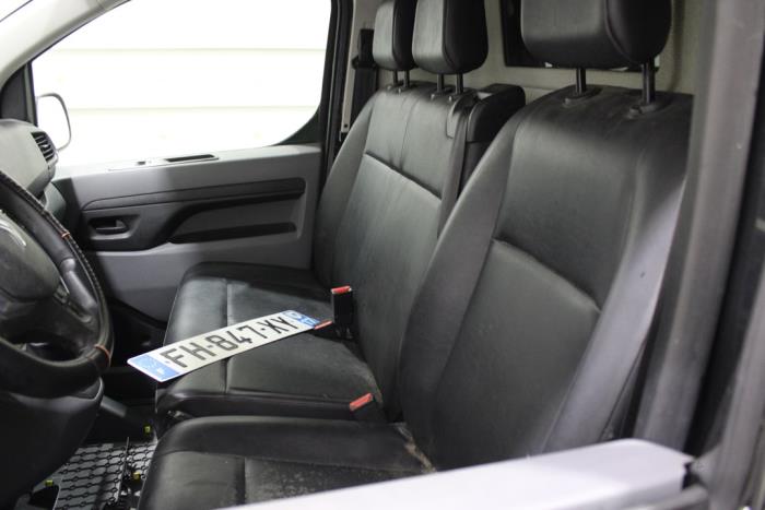 Citroen Jumpy 2.0 Blue HDI 120 Samochód złomowany (2019, Czarny)