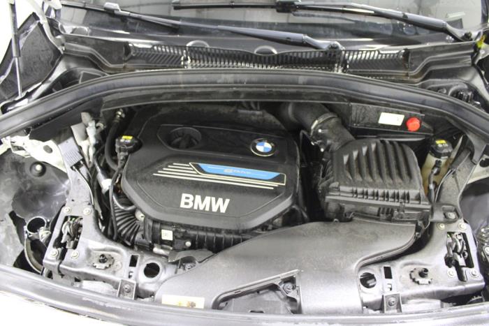 BMW 2 serie Active Tourer 216i 1.5 TwinPower Turbo 12V Salvage vehicle (2021, White)