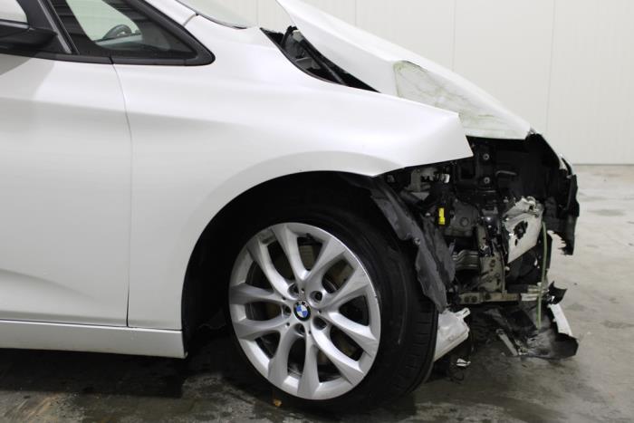 BMW 2 serie Active Tourer 216i 1.5 TwinPower Turbo 12V Salvage vehicle (2021, White)