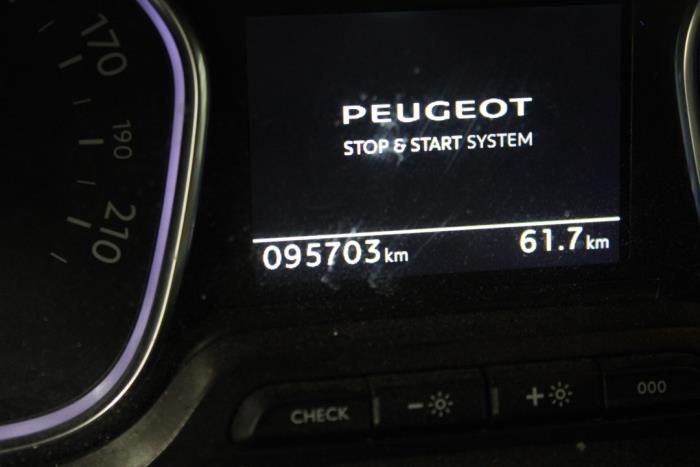 Peugeot Expert 1.6 Blue HDi 115 Vehículo de desguace (2019, Blanco)