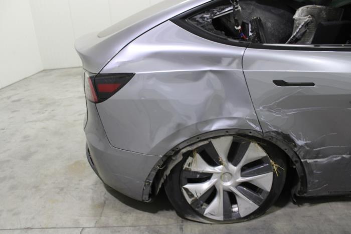 Tesla Model Y Long Range,Performance Skrotfordon (2023, GRIJS)
