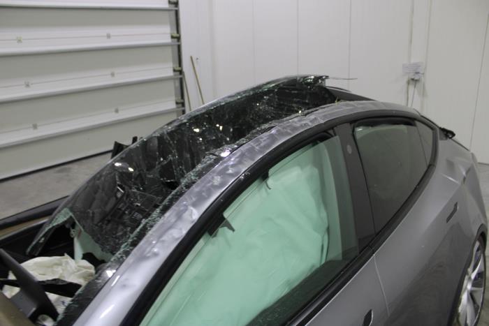 Tesla Model Y Long Range,Performance Skrotfordon (2023, GRIJS)