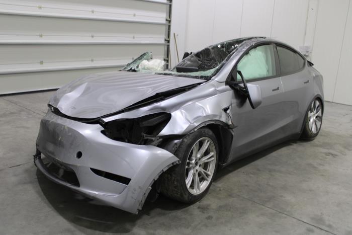 Tesla Model Y Long Range,Performance Skrotfordon (2023, GRIJS)